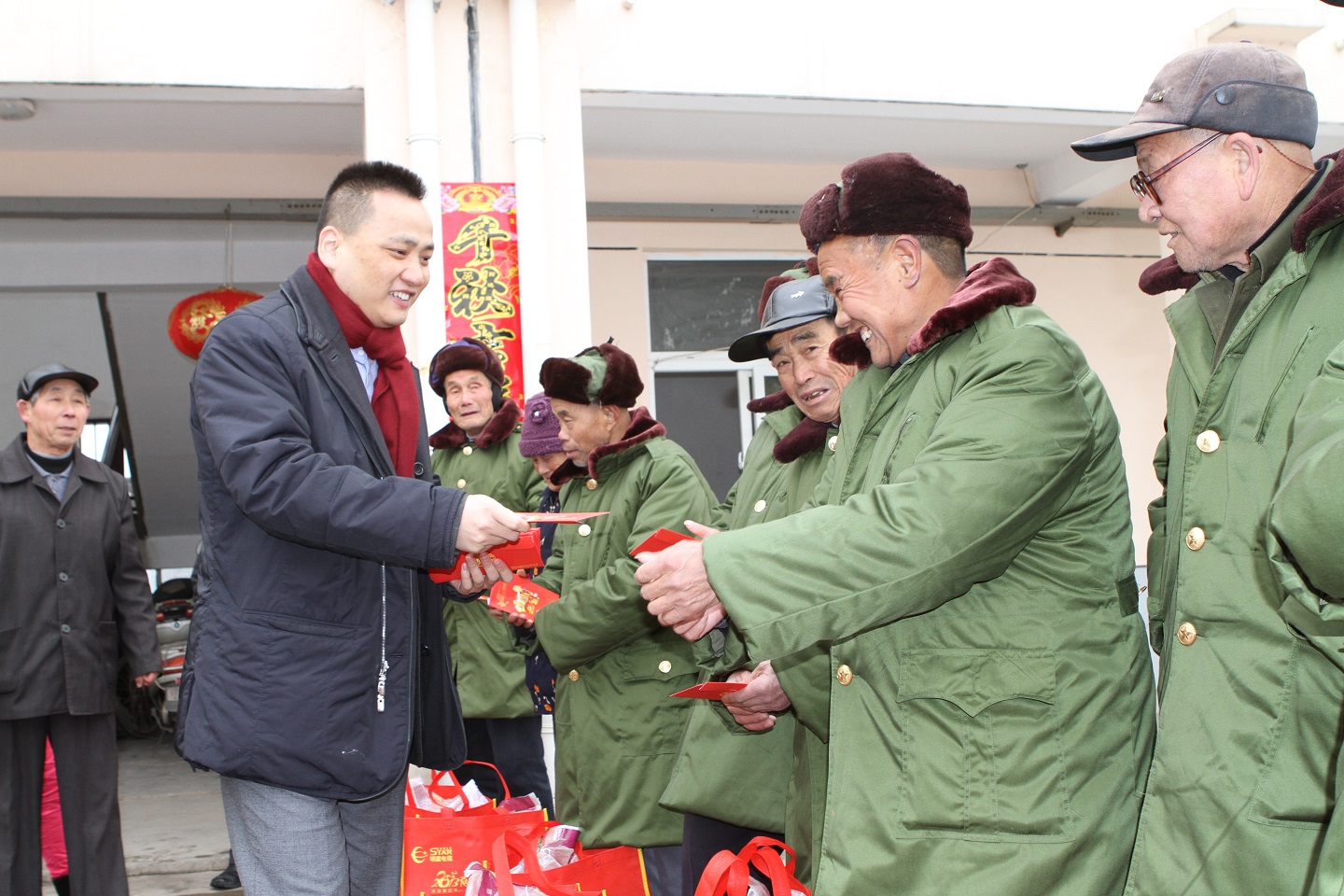 1564539837966364.jpg 166.董事長春節慰問無為縣高溝鎮610名老黨員.JPG